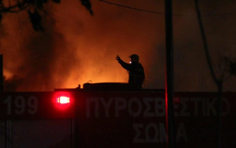 Φρίκη στην Πλατεία Αττική – Δυο νεκροί από φωτιά